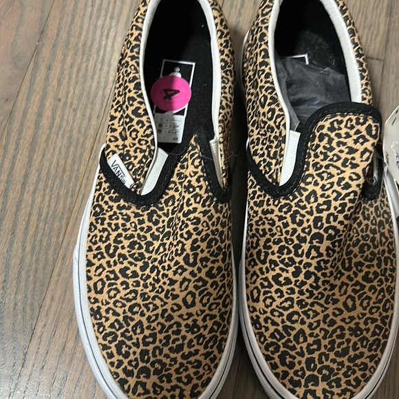 Vans - Picture 1 of 4